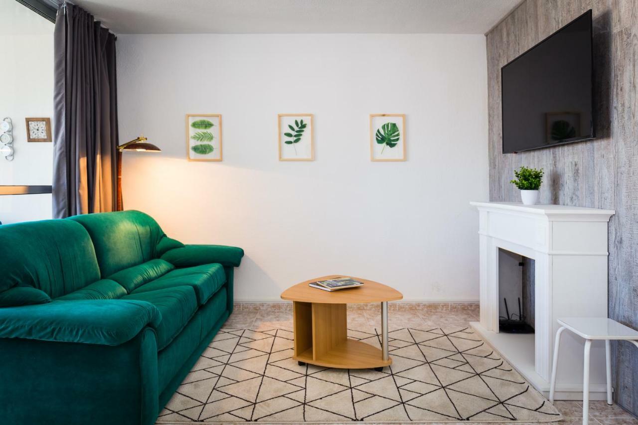 Sky Park Apartment Benidorm Bagian luar foto
