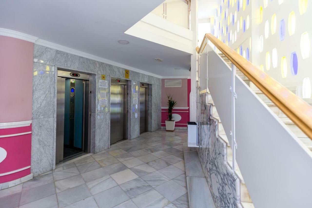 Sky Park Apartment Benidorm Bagian luar foto